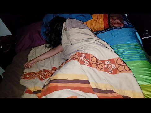 ❤️ Stepson ag bualadh lena leasmháthair óg agus í ina codladh. ❤❌  Gnéas  ag ga.redpornpictures.ru ﹏